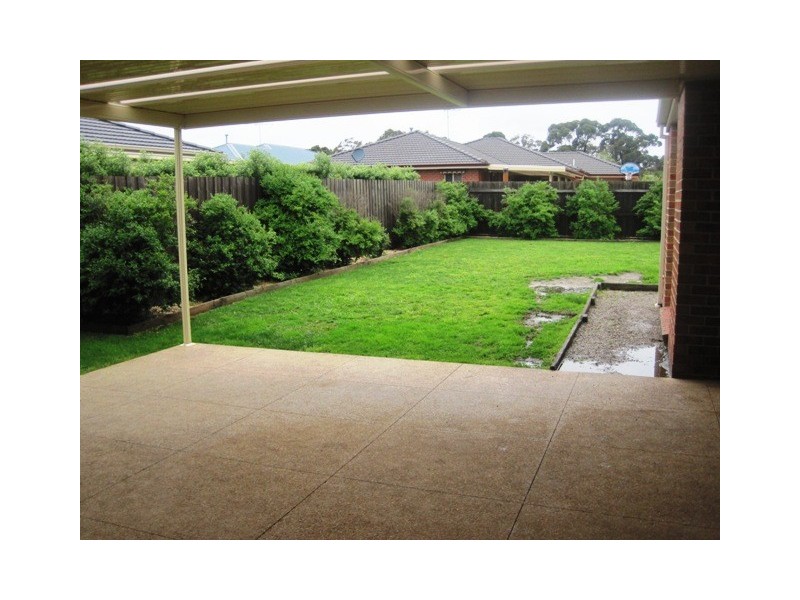 8 Lawson Court, Grovedale VIC 3216