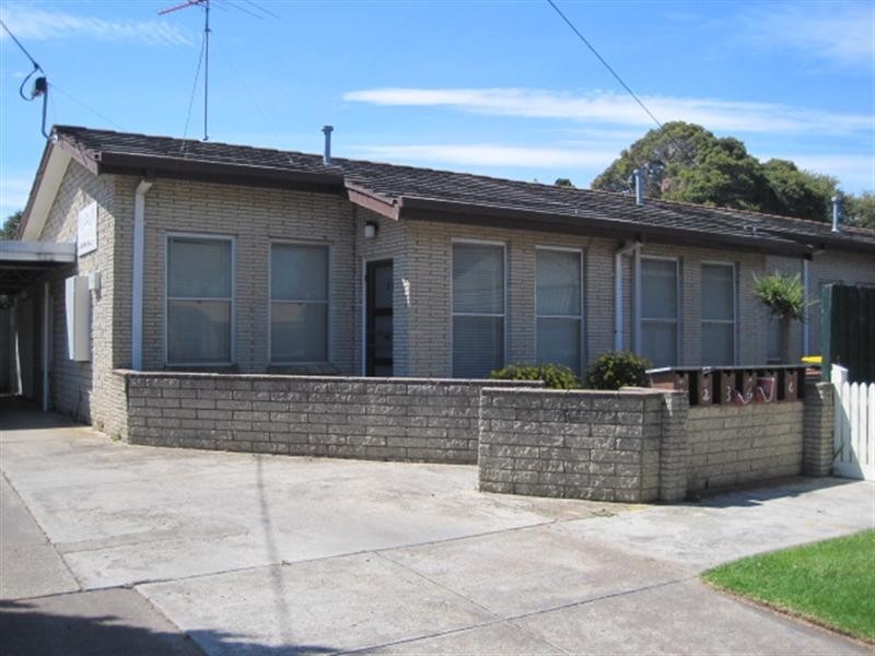 3/2A Staverly Road, Herne Hill VIC 3218