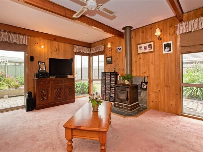 33 Aldershot Road, St Albans Park VIC 3219