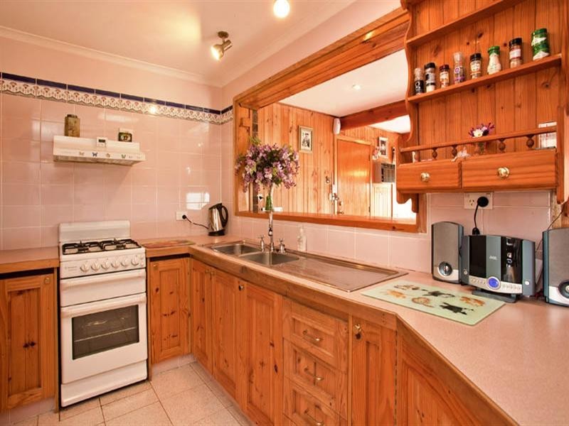 33 Aldershot Road, St Albans Park VIC 3219