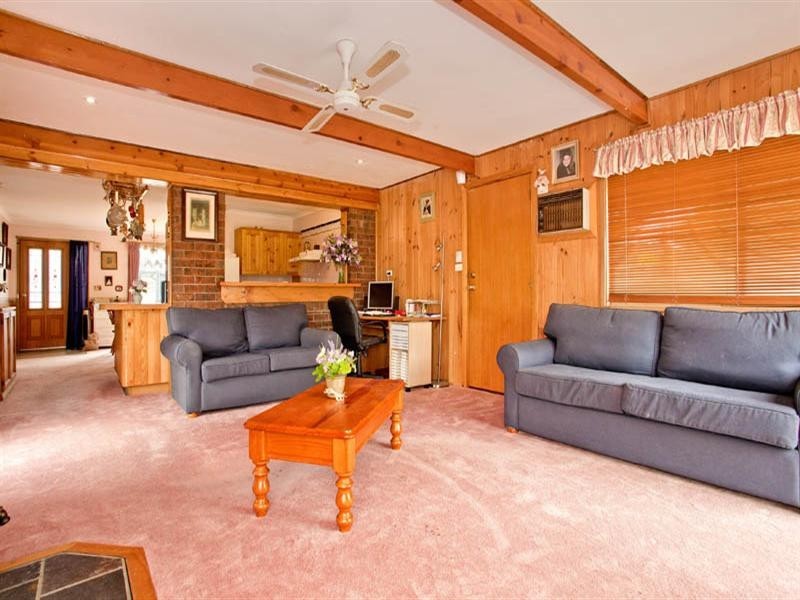 33 Aldershot Road, St Albans Park VIC 3219