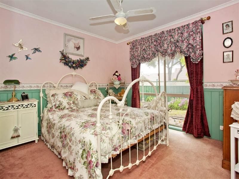 33 Aldershot Road, St Albans Park VIC 3219