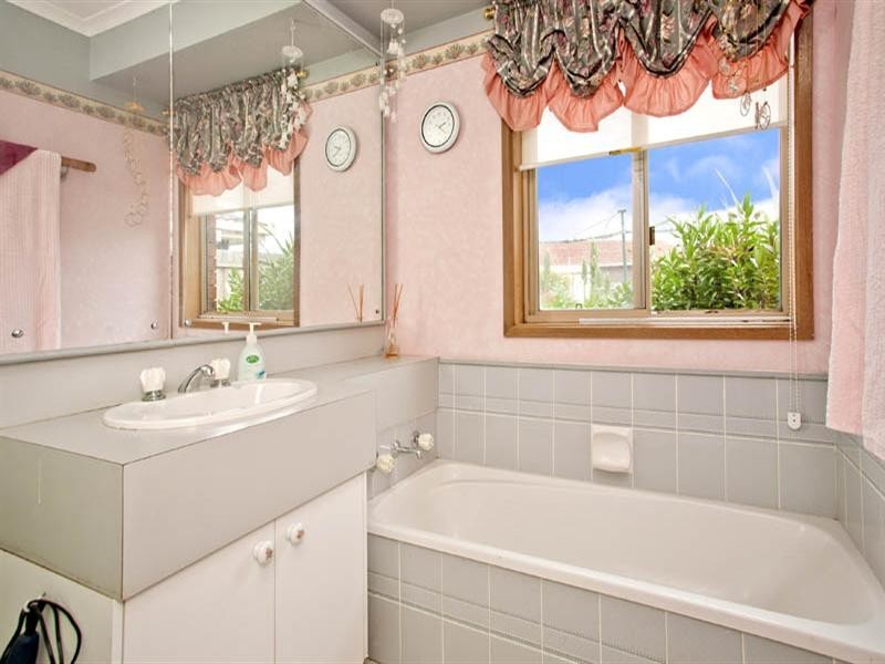 33 Aldershot Road, St Albans Park VIC 3219