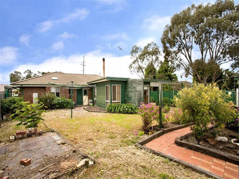 33 Aldershot Road, St Albans Park VIC 3219