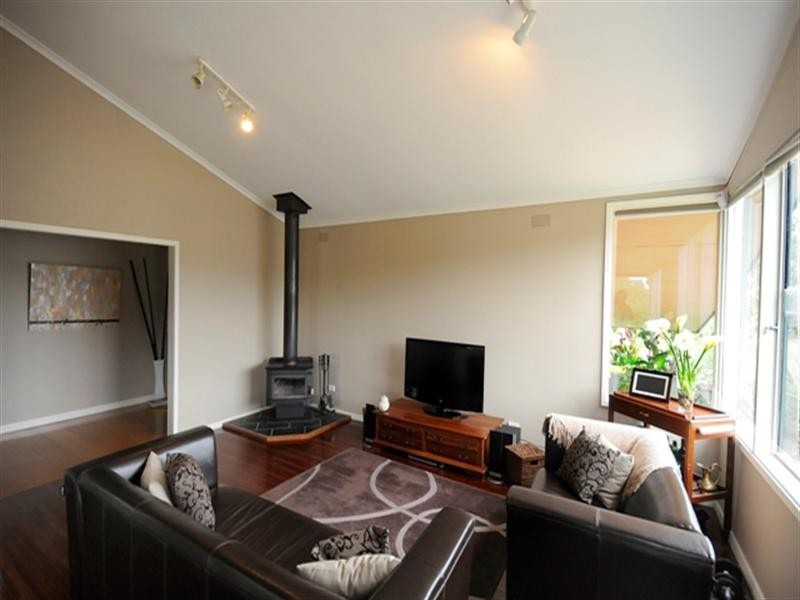 2 Daventry Avenue, Grovedale VIC 3216