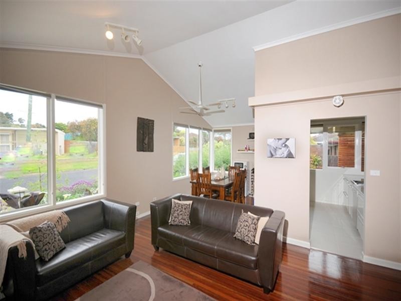 2 Daventry Avenue, Grovedale VIC 3216