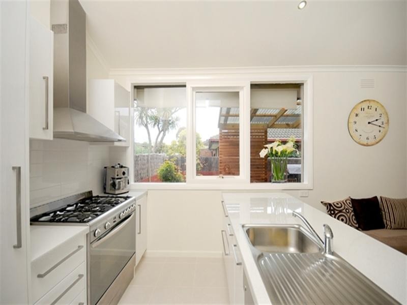 2 Daventry Avenue, Grovedale VIC 3216