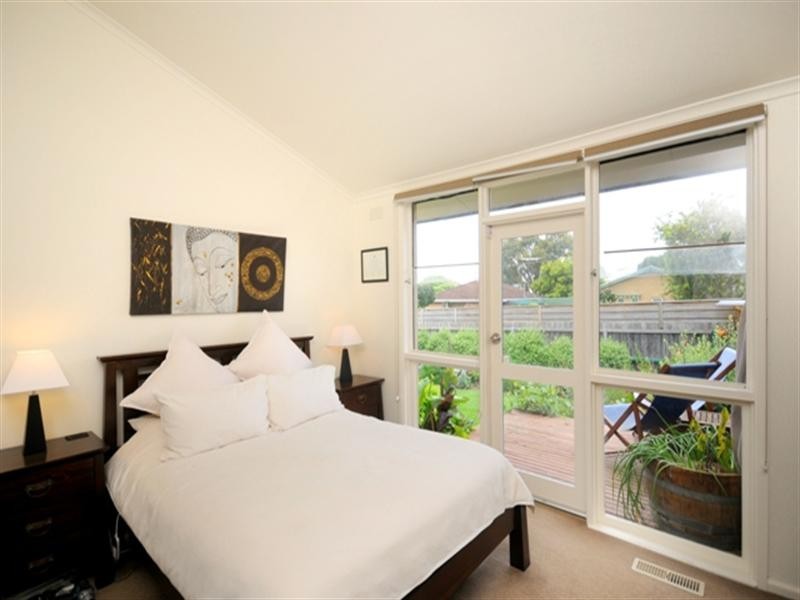 2 Daventry Avenue, Grovedale VIC 3216