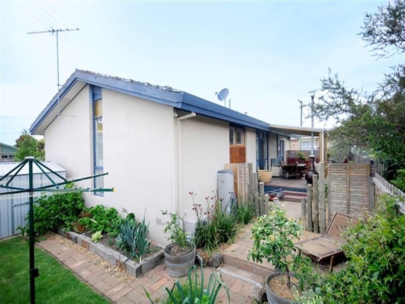 2 Daventry Avenue, Grovedale VIC 3216