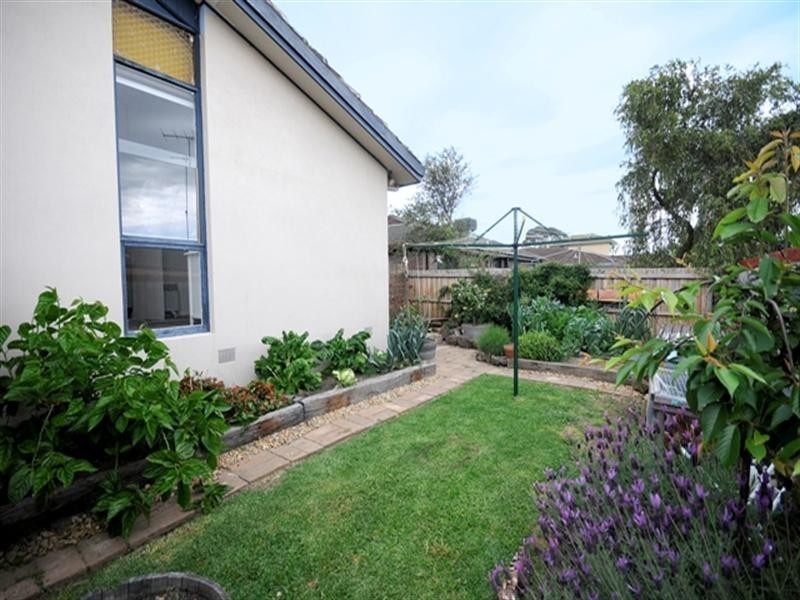 2 Daventry Avenue, Grovedale VIC 3216