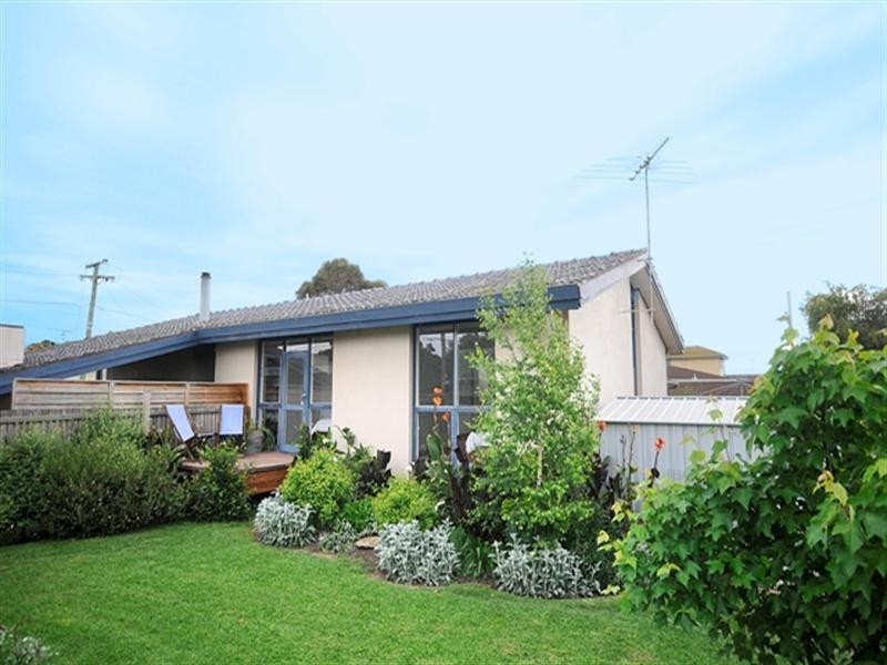 2 Daventry Avenue, Grovedale VIC 3216