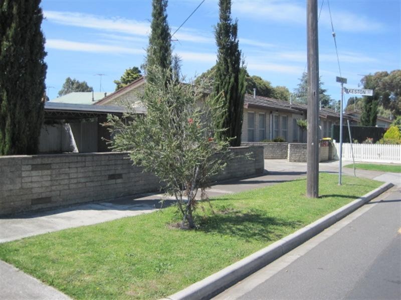 6/2a STAVERLY Road, Herne Hill VIC 3218