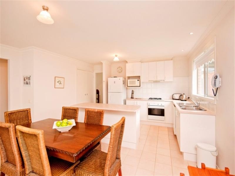 4 Bayfield Court, Newcomb VIC 3219