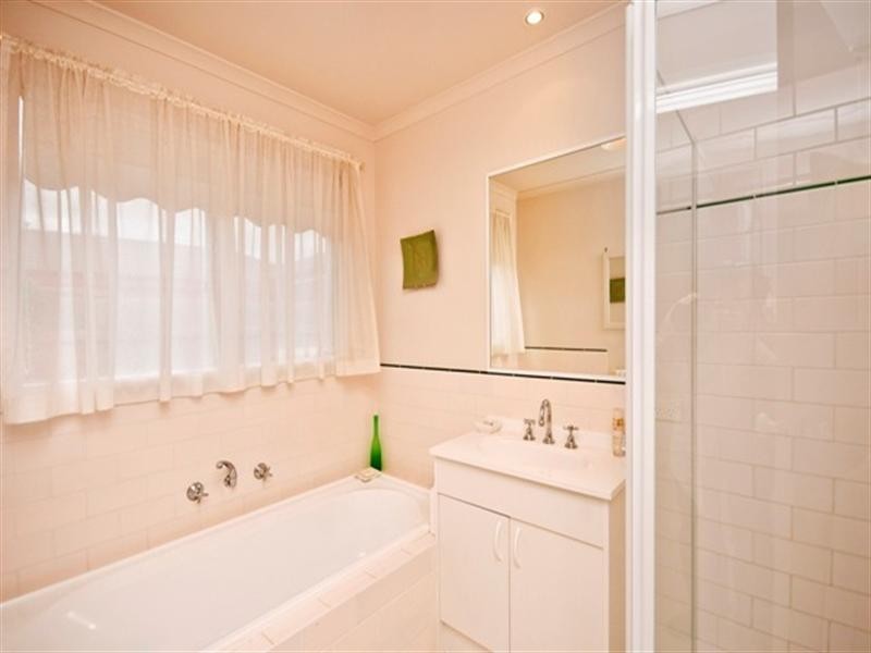 4 Bayfield Court, Newcomb VIC 3219