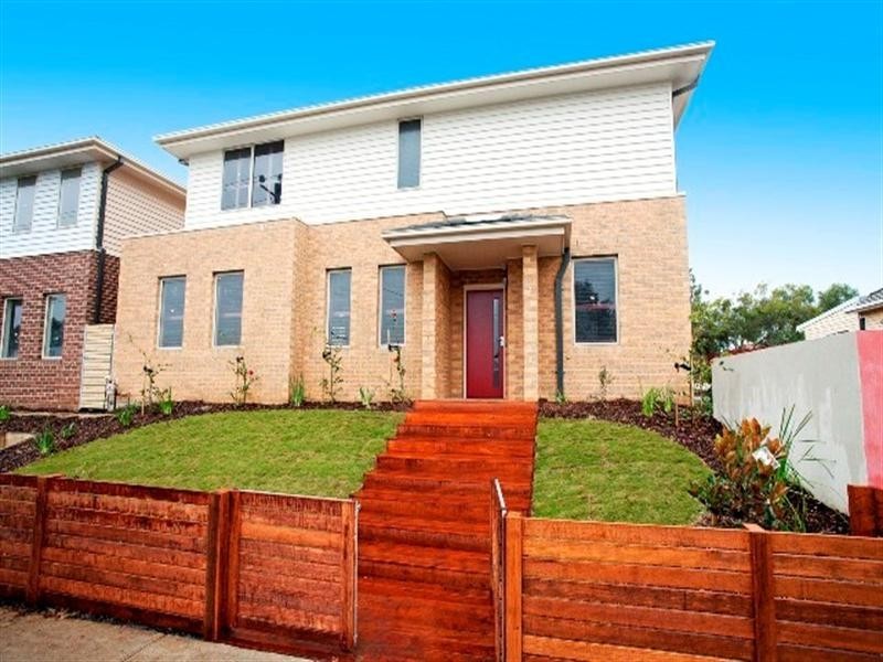 2/100-108 West Fyans Street, Newtown VIC 3220