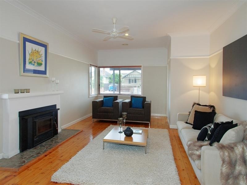 4 Mary Street, Hamlyn Heights VIC 3215