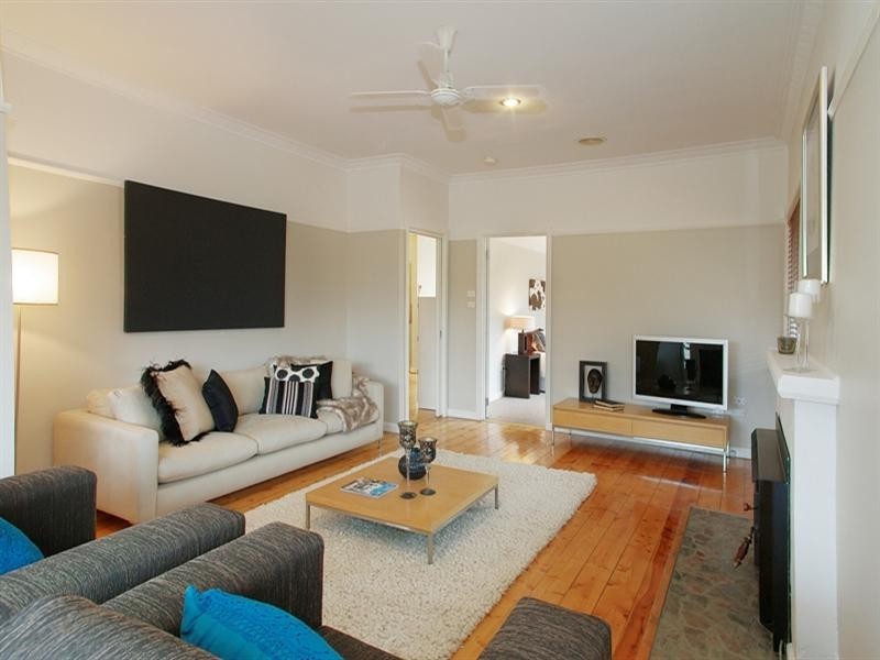 4 Mary Street, Hamlyn Heights VIC 3215