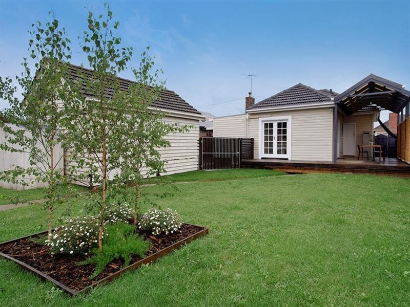 4 Mary Street, Hamlyn Heights VIC 3215