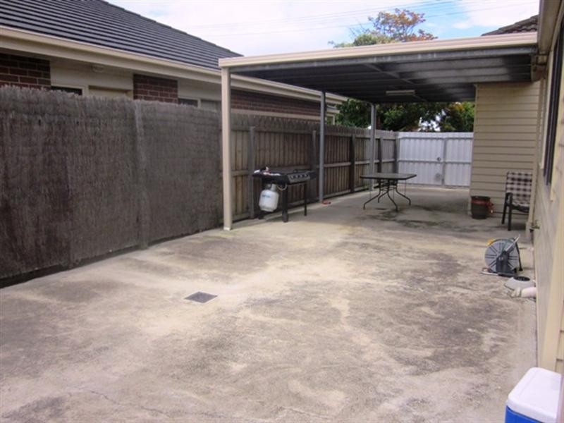 2 Rotherham Street, Belmont VIC 3216