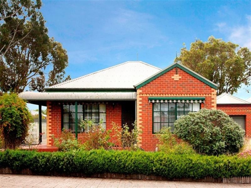 1/2 Hopkins Street, Winchelsea VIC 3241