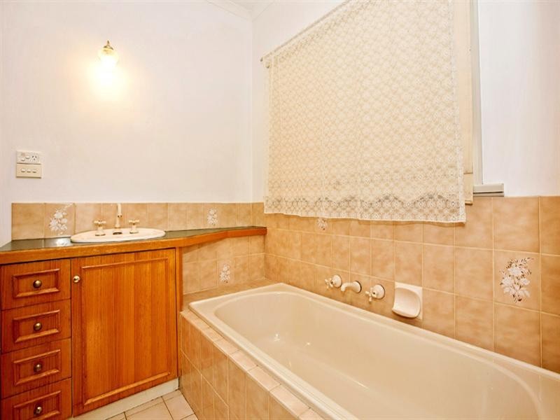 1/2 Hopkins Street, Winchelsea VIC 3241