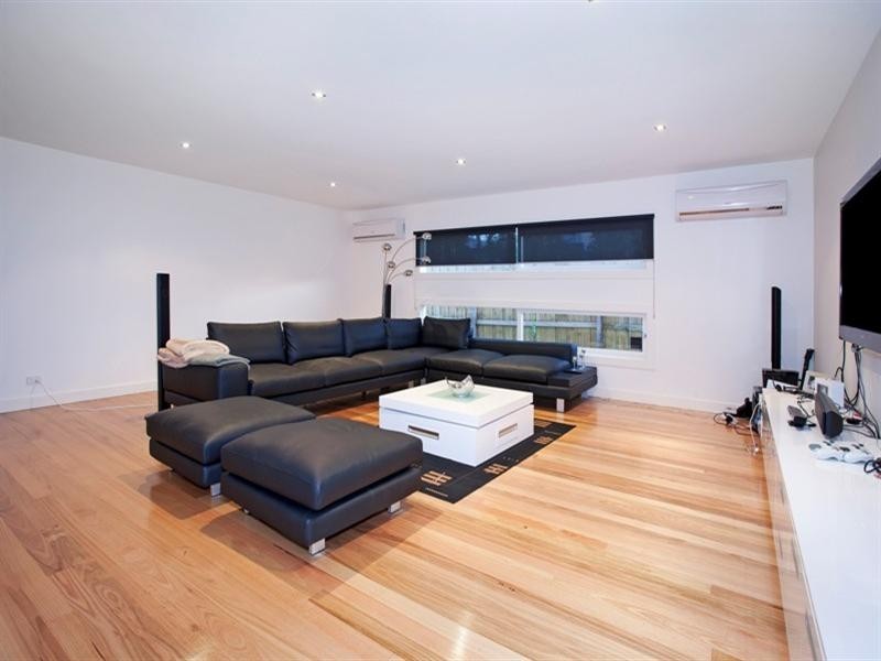 67 Saffron Street, Newtown VIC 3220