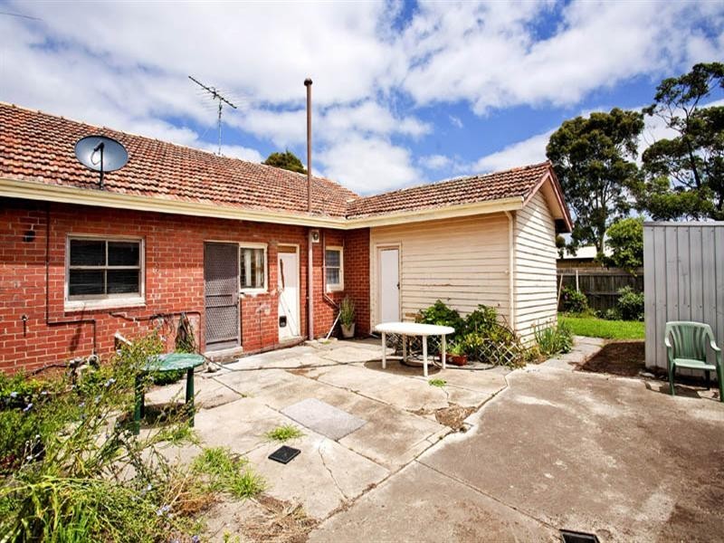 14 Churchill Avenue, Newtown VIC 3220