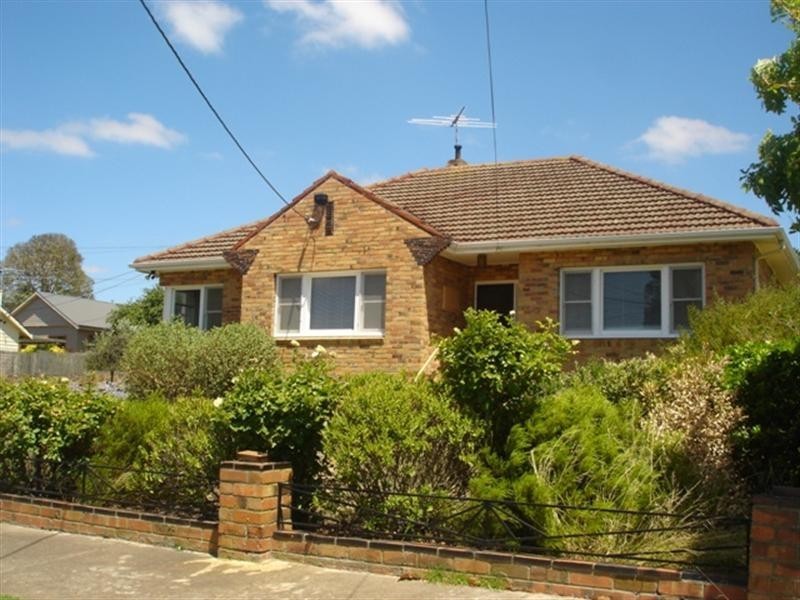 8 Thomson Street, Belmont VIC 3216