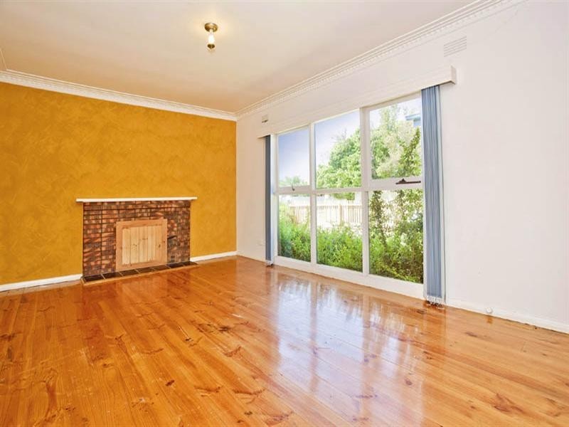 16 Dew Street, Whittington VIC 3219