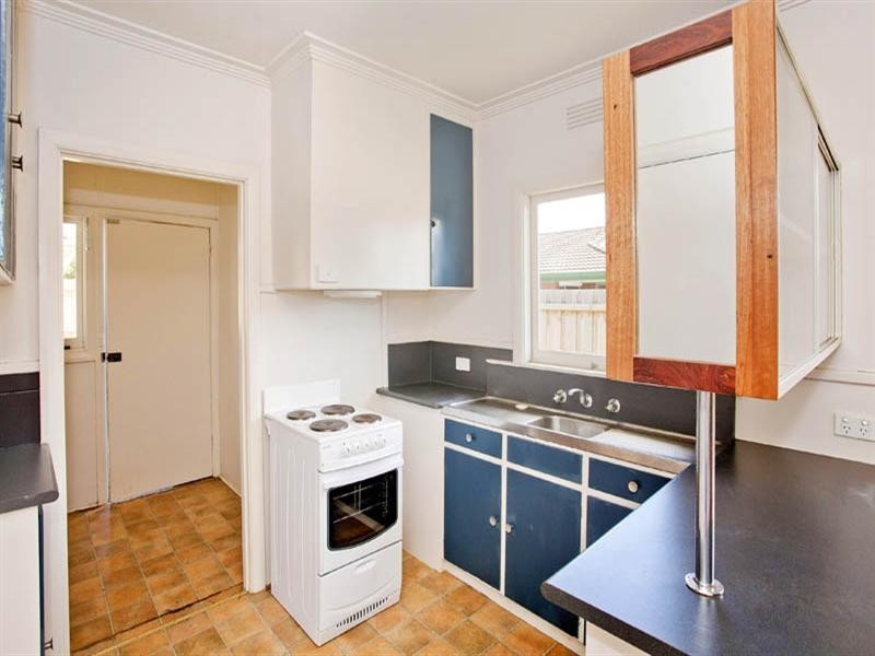 16 Dew Street, Whittington VIC 3219