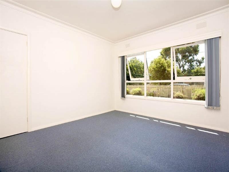 16 Dew Street, Whittington VIC 3219