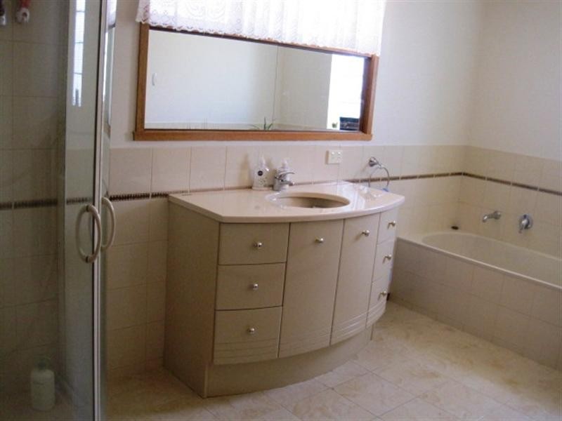 1/17 Bowman Place, Leopold VIC 3224