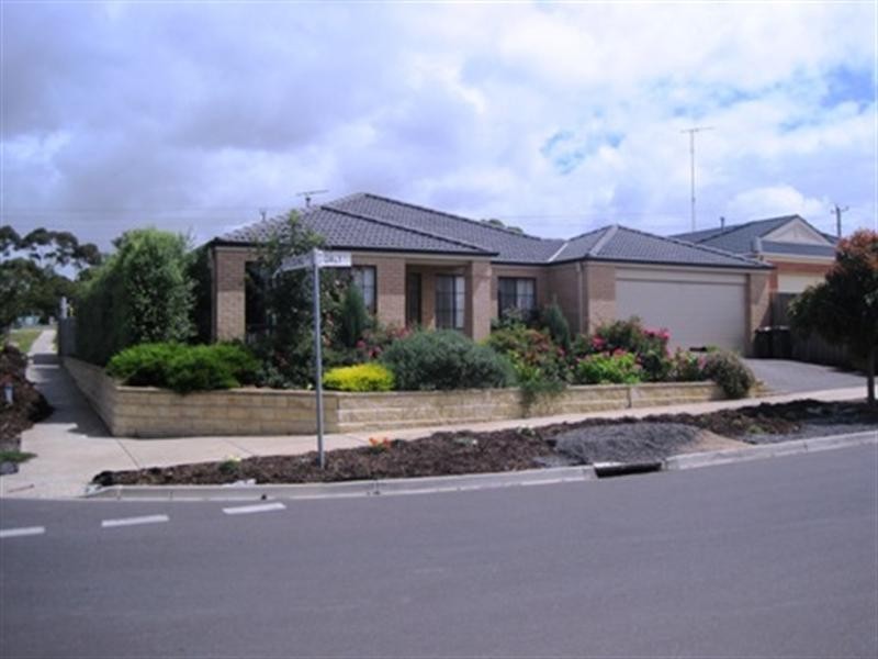 2-4 Spedding Link, Highton VIC 3216