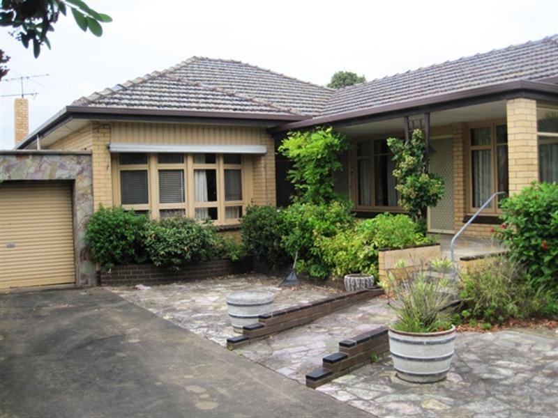215 High Street, Belmont VIC 3216