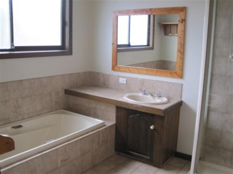 235 Autumn Street, Manifold Heights VIC 3218