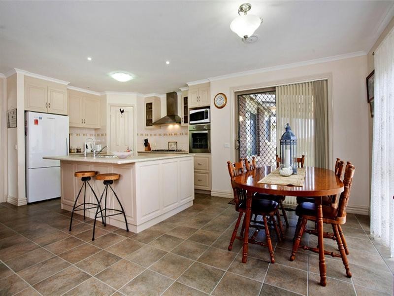 38 Paratone Crescent, St Albans Park VIC 3219