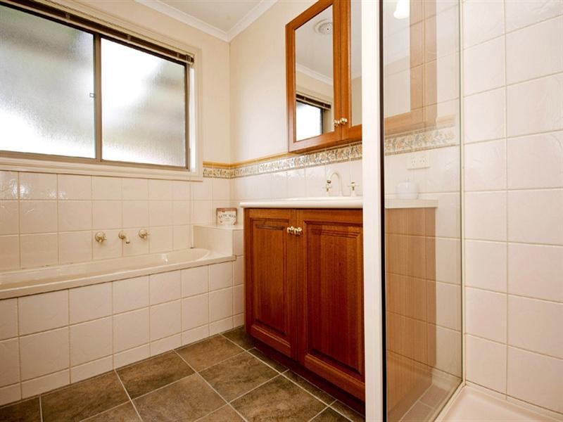 38 Paratone Crescent, St Albans Park VIC 3219