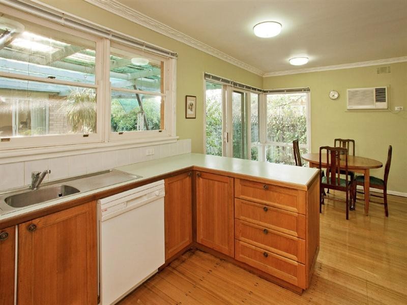 38 Wilsons Road, Newcomb VIC 3219