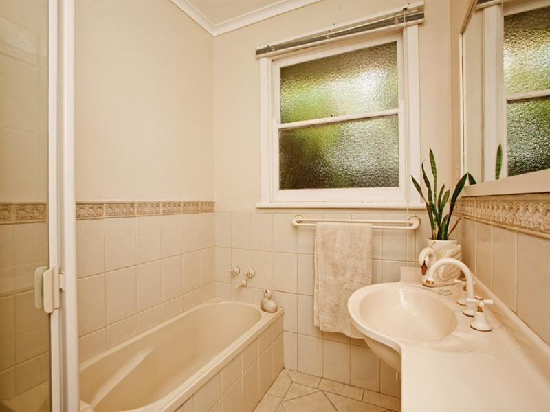 38 Wilsons Road, Newcomb VIC 3219