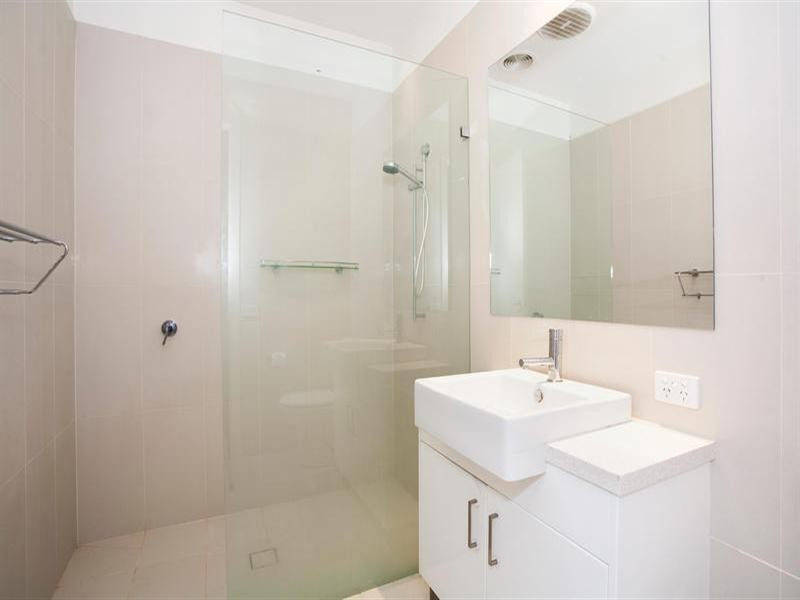 2/44 Mervyn Street, Newtown VIC 3220