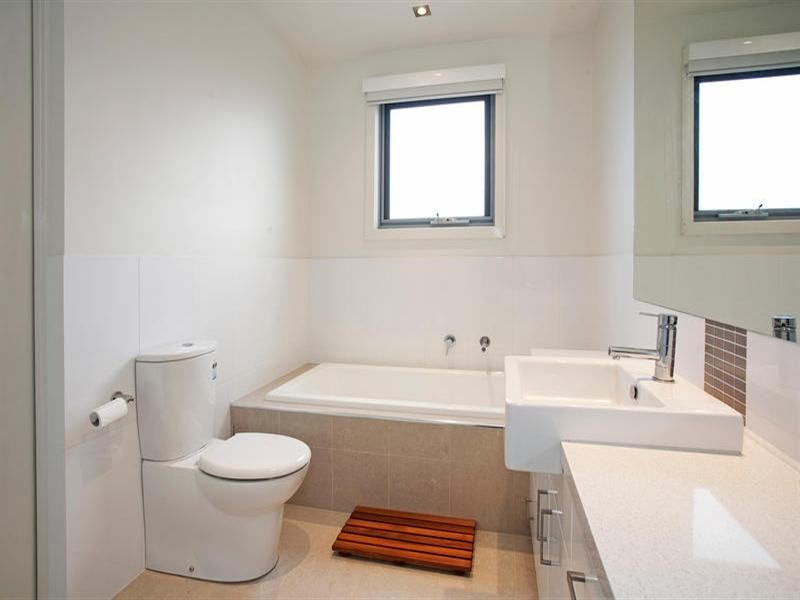 2/44 Mervyn Street, Newtown VIC 3220