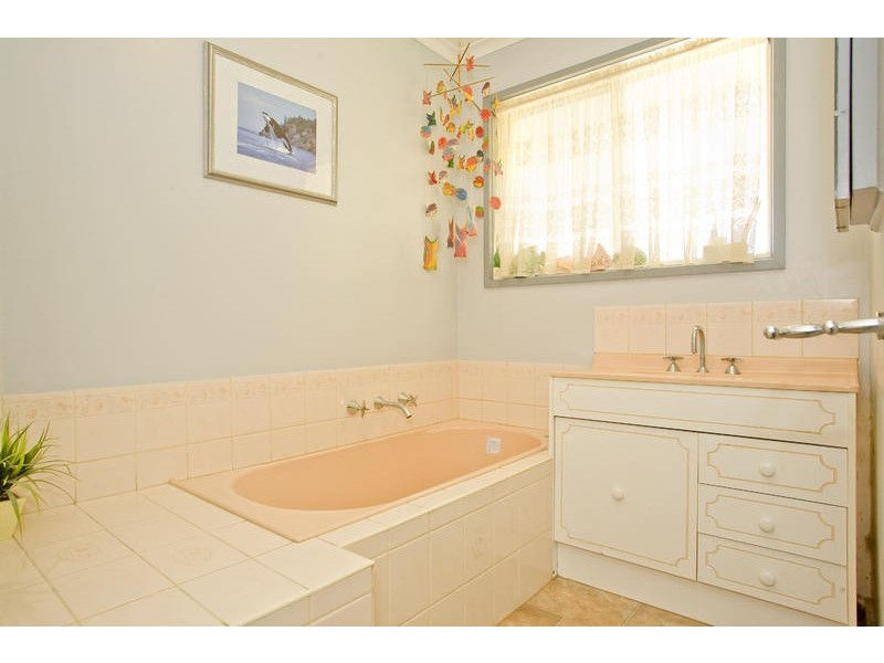 16 Worden Court, Whittington VIC 3219