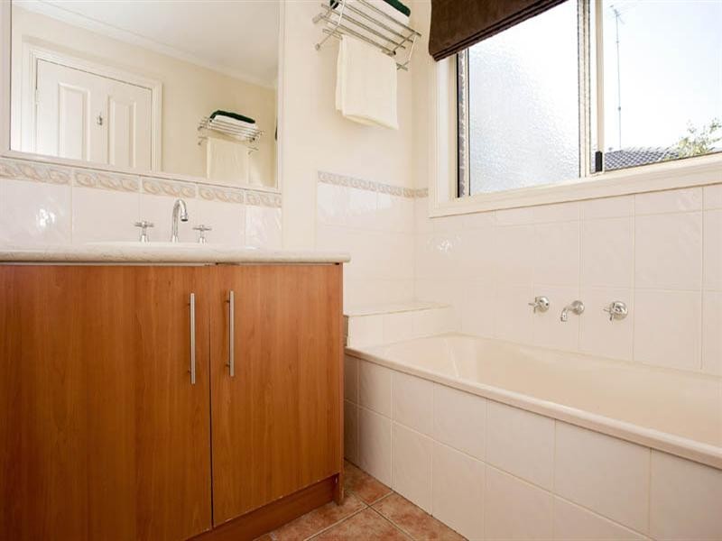 40 Paratone Crescent, St Albans Park VIC 3219