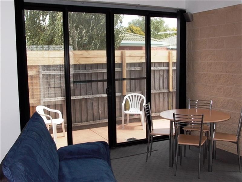 2/117 Torquay Road, Grovedale VIC 3216