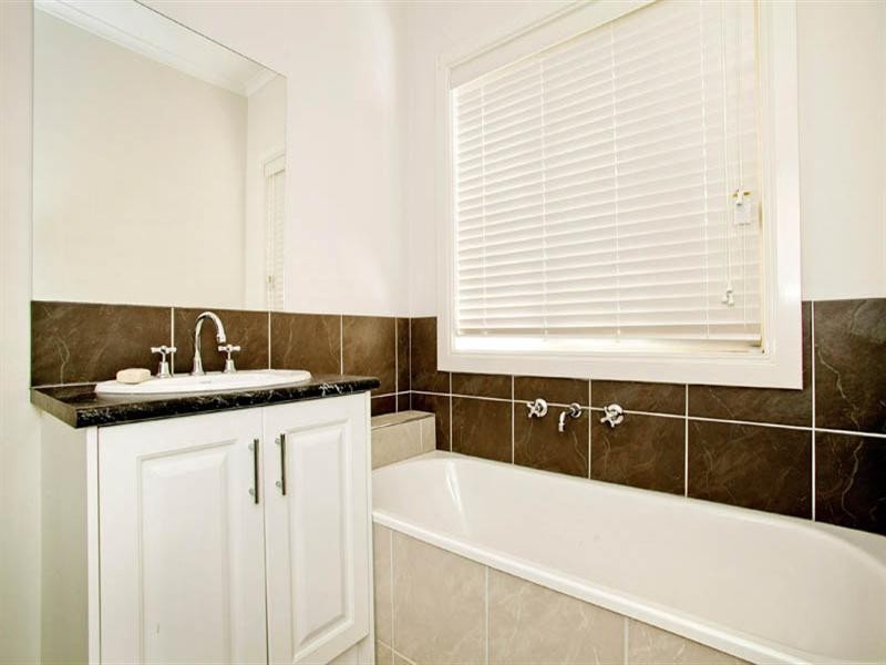 72 Grange Park Drive, Waurn Ponds VIC 3216