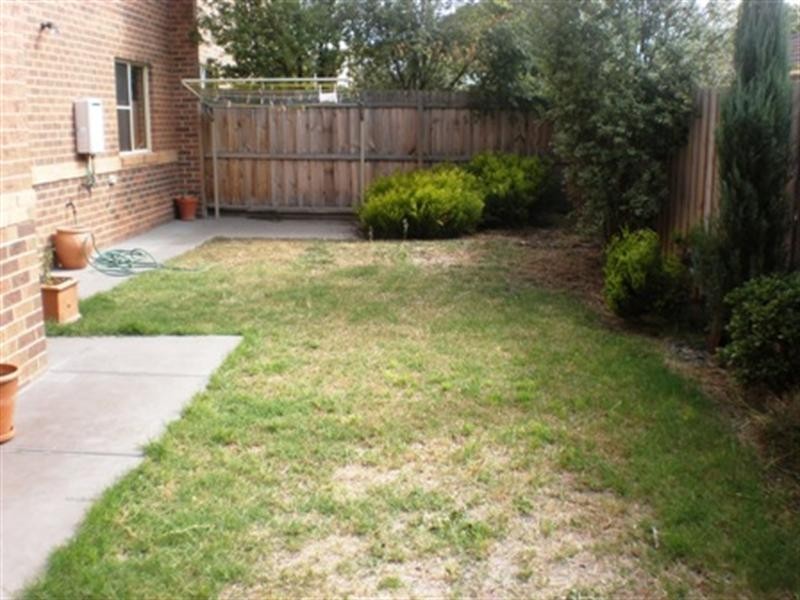 2/13 Griffen Street, Hamlyn Heights VIC 3215