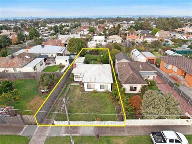 9 Alkoomi Avenue, Hamlyn Heights VIC 3215