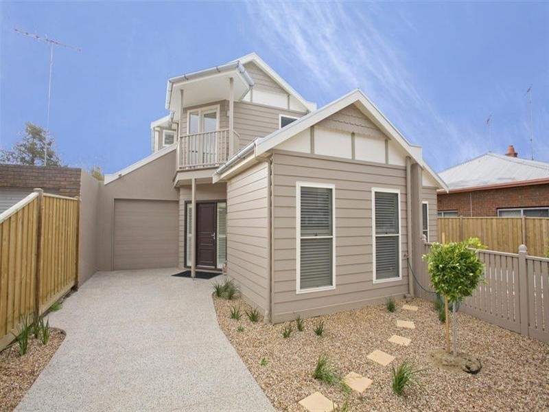 6 Clarke Street, Newtown VIC 3220