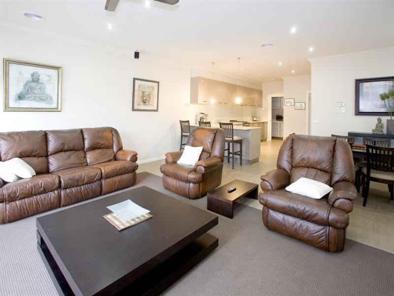 6 Clarke Street, Newtown VIC 3220