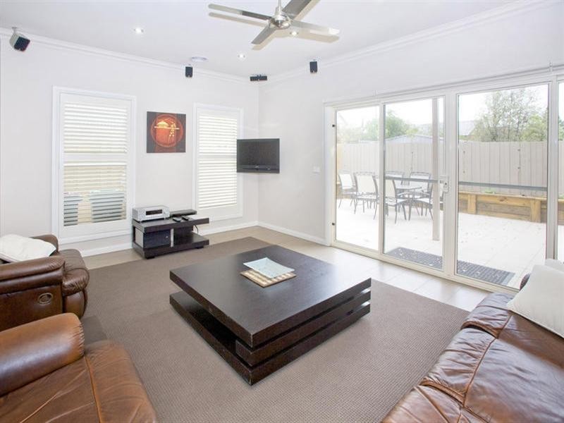 6 Clarke Street, Newtown VIC 3220